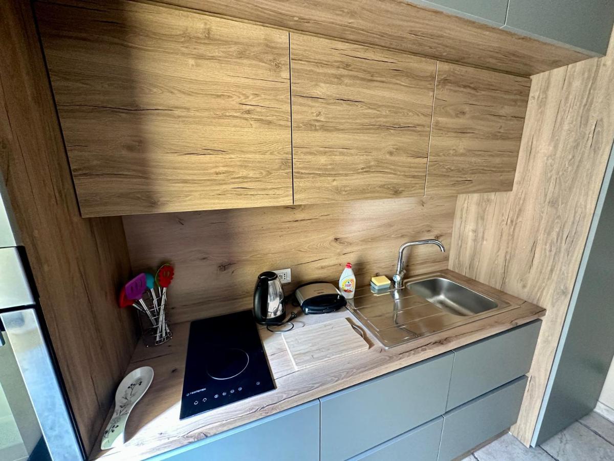 Amos City Center Apartment Тирана Екстер'єр фото