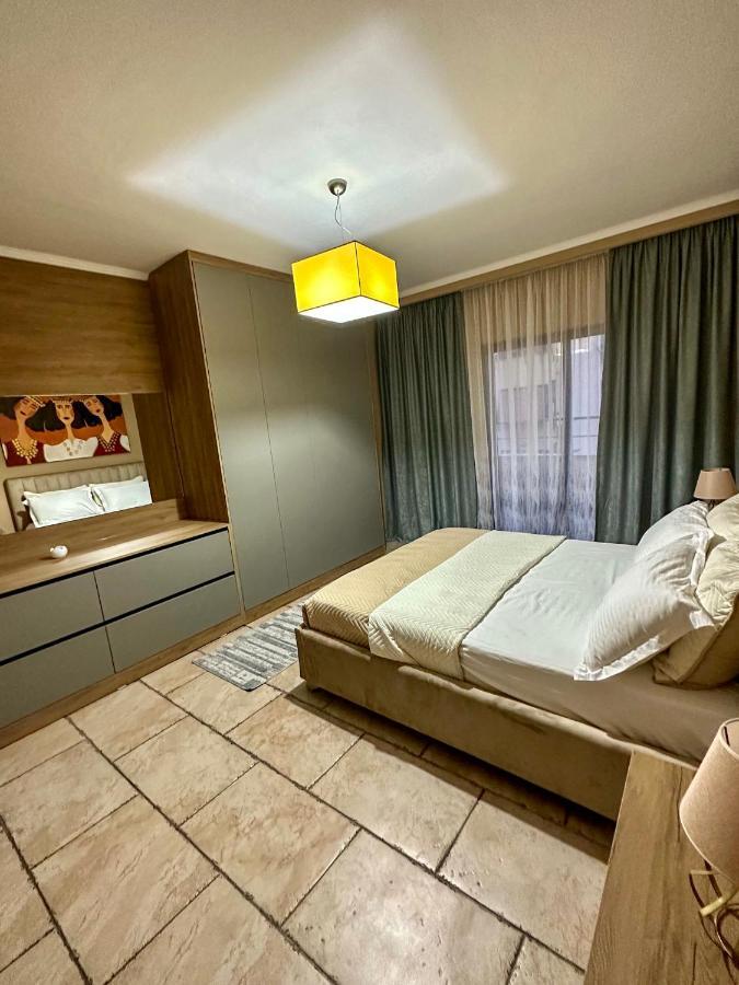 Amos City Center Apartment Тирана Екстер'єр фото