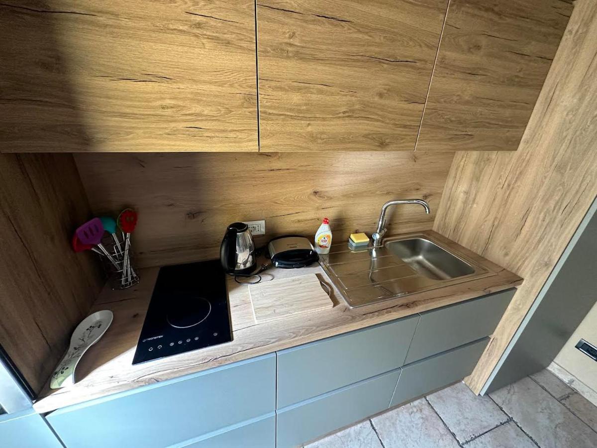 Amos City Center Apartment Тирана Екстер'єр фото