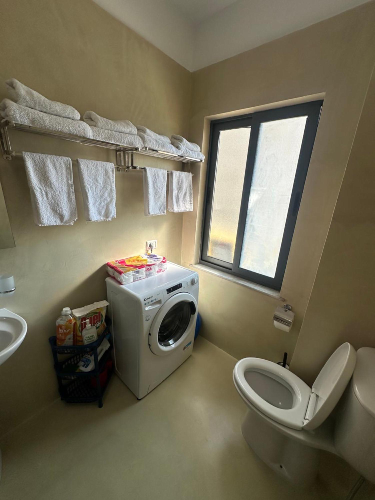 Amos City Center Apartment Тирана Екстер'єр фото
